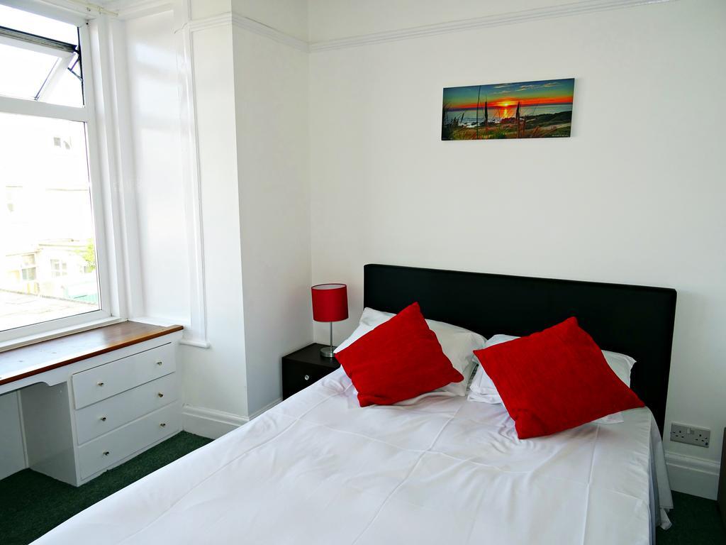 Hotel Ocean Breeze New Quay Exterior foto